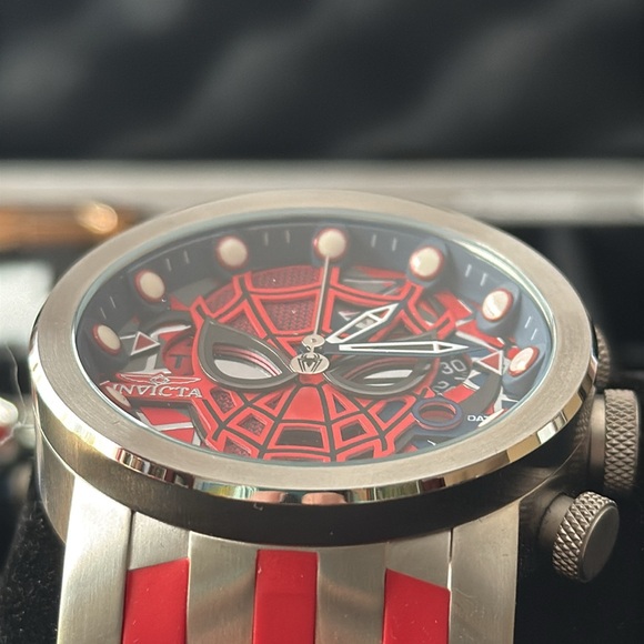 Invicta Spider-Man Limited Edition 0135/3000 Chrono Watch - Picture 15 of 16